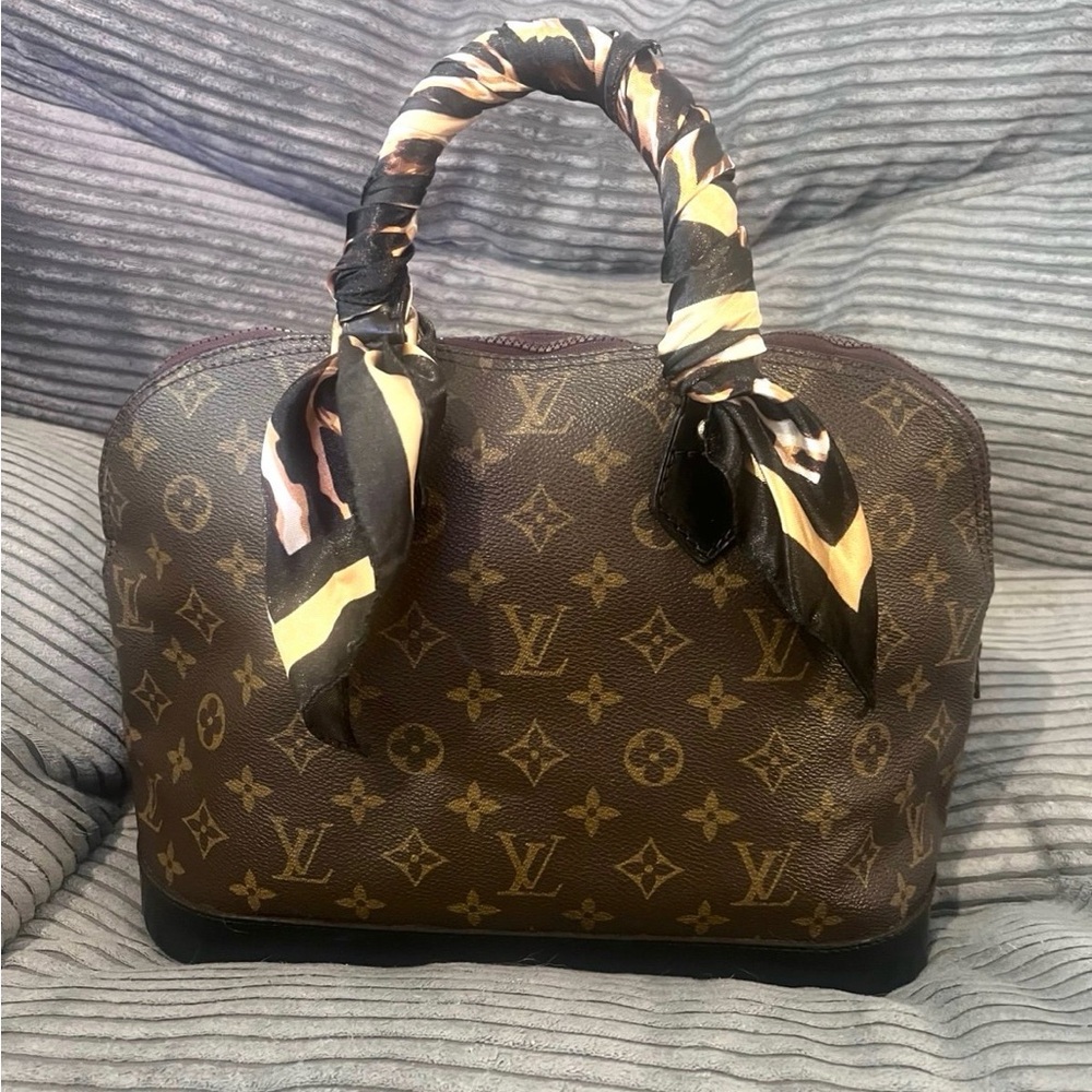 Vintage Authentic Louis Vuitton Alma Handbag Monogram Canvas